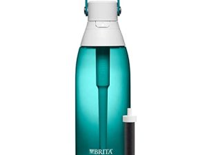 Brita Bouteille d'eau filtrée isolée avec paille