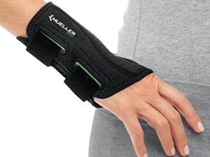 Attelle de poignet ajustée verte Mueller Sports